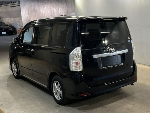 Toyota Voxy 2012
